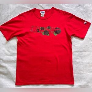 Men's champion t-shirt with floral logo, size M Red Graphic round neck used good